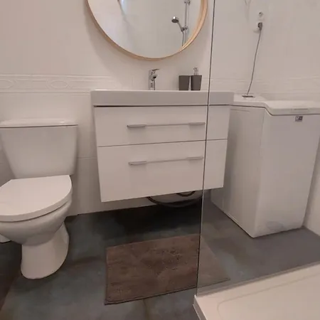 Voeroestorony Apartment Budapest