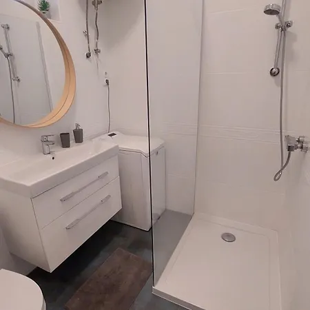 Apartman Voeroestorony *