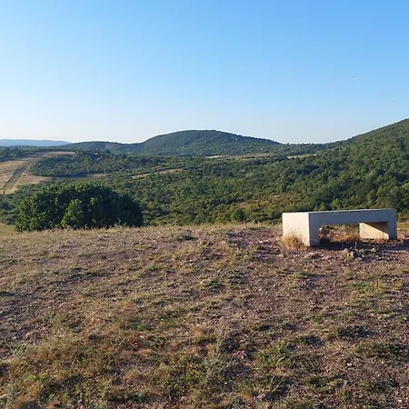 Voeroestorony Apartment Budapest